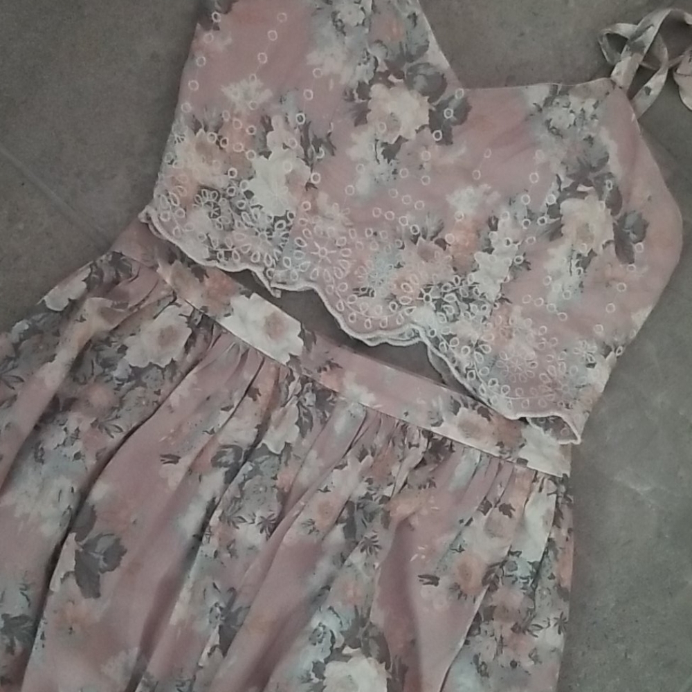 🌴H & M divided 2 piece floral skirt and crop top set